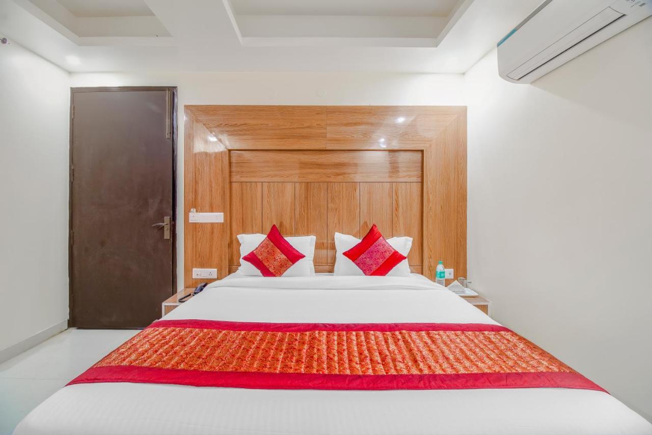 Hotel Classic Plaza At Delhi Airport New Delhi Exterior photo
